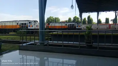 Lokomotif langsir dua sekaligus