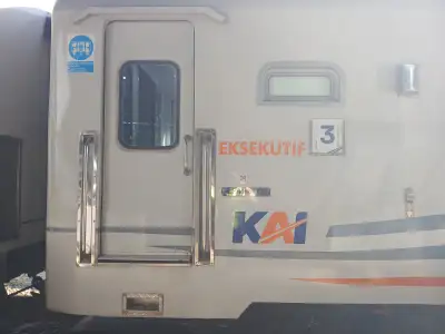 Naik kereta di exekutif 3