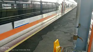 Kereta apa coba?? 
