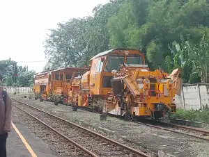 benda itu kuning🗿