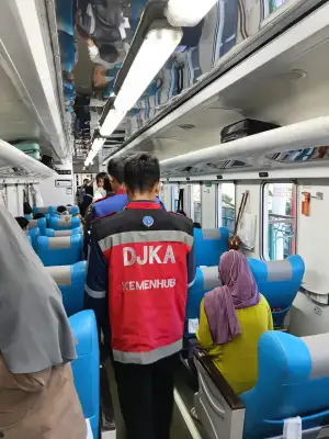 Ramp Check Kesiapan Kereta Api Menjelang Angkutan Lebaran 2026 Petugas Direktorat Jenderal Perkeretaapian (DJKA)