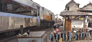 KA Jayabaya Melintang Langsung St. Wonokromo