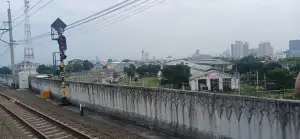 Foto pemandangan di peron 12 lantai3 stasiun manggarai