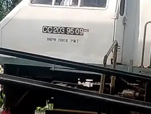 stasiun Karawang Dinas KA Madiun jaya 