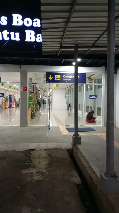 pintu barat