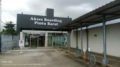 Pintu Masuk dan Keluar Barat Stasiun Purwokerto