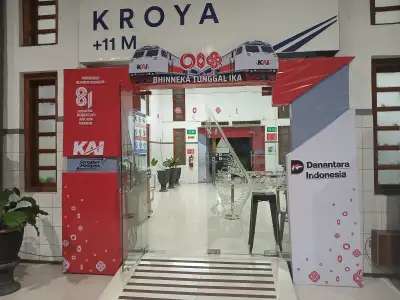 Pintu masuk stasiun kroya edisi kemerdekaan