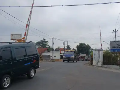 Pintu perlintasan stasiun kemranjen