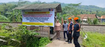Polsuska Lakukan Sosialisasi Keselamatan di Perlintasan Swadaya, Tingkatkan Kesadaran Masyarakat