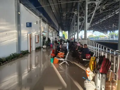 Situasi dan kondisi saat kereta serayu mau masuk stasiun kroya