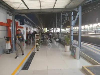 Situasi dan kondisi saat kerta api kertanegara sudah sampai di stasiun kroya