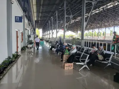 Situasi dan kondisi stasiun kroya sesudah liburan sekolah