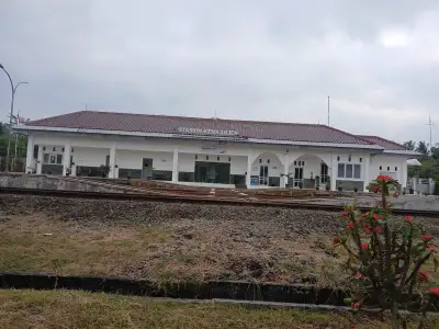 Stasiun kemranjen di foto dari sebelah selatan stasiun