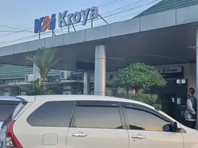 Tampak depan area drop zone stasiun kroya