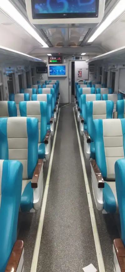 Tempat duduk kelas eksekutif Kereta api Purwojaya